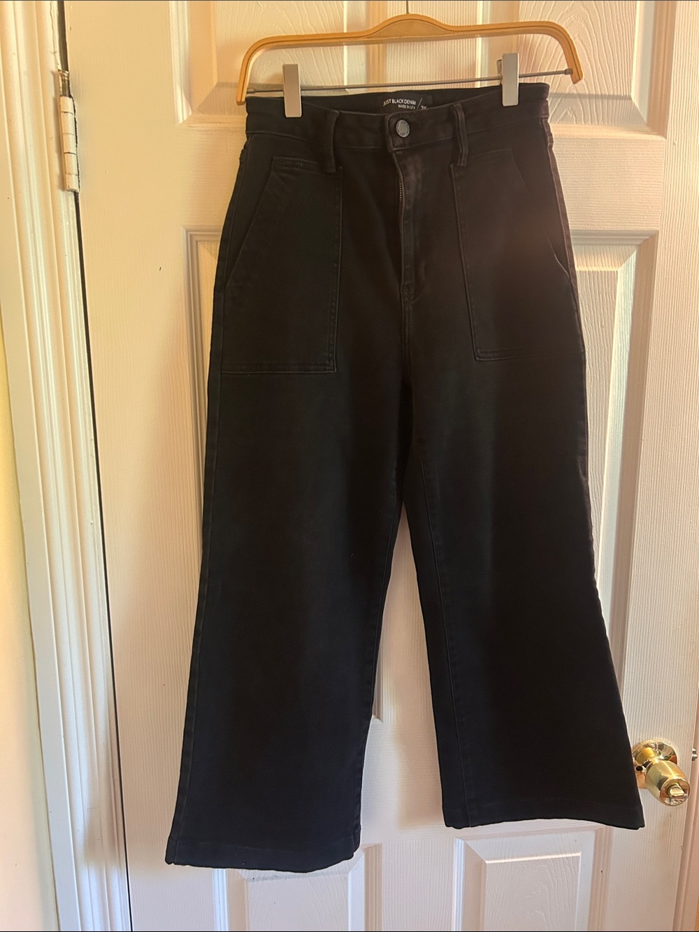 Just Black Women's Black Cropped Wide-Leg Jeans